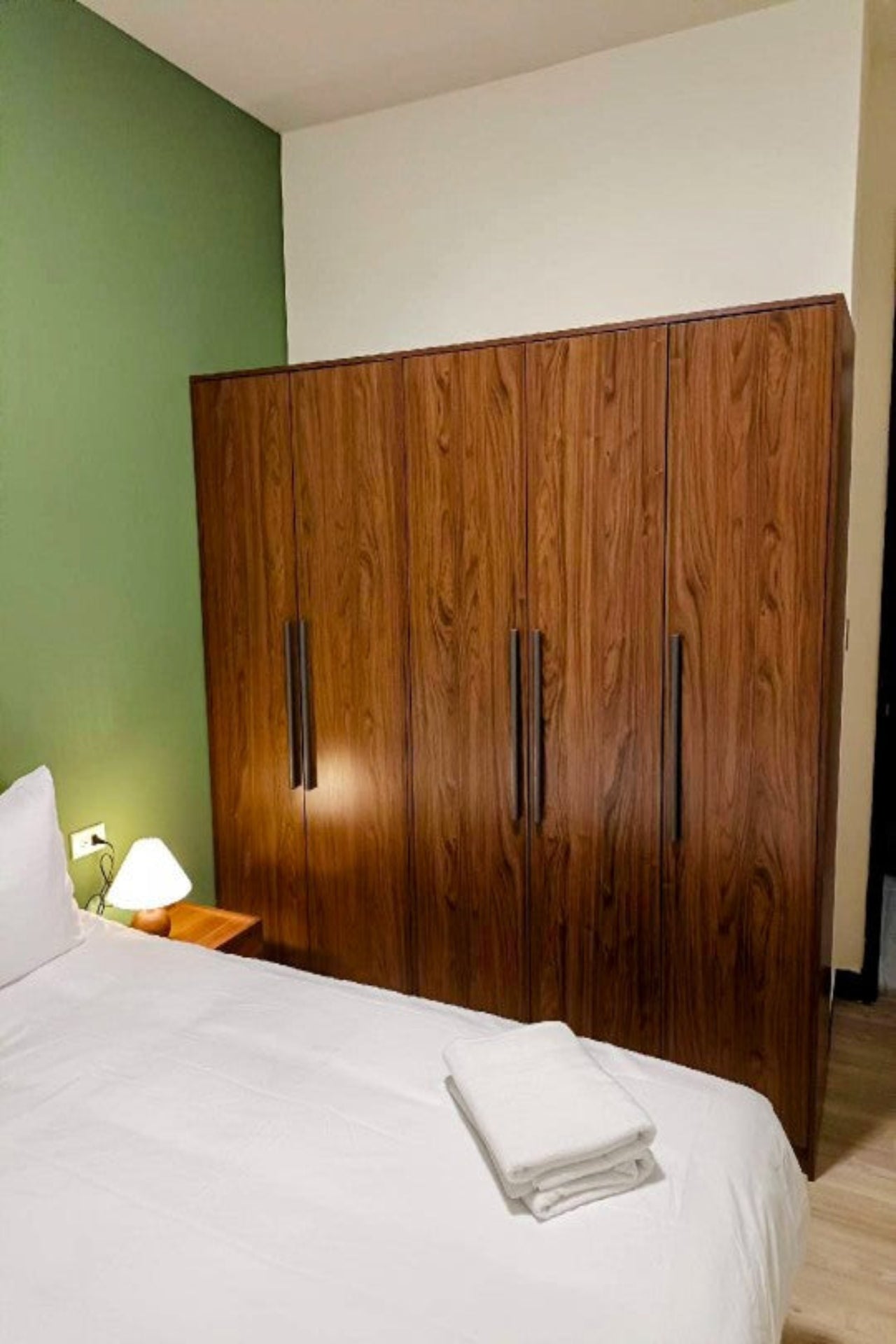 Spacious 3-Bedroom Apartment, Cozy Urban Escape in Eastern Area (CV139)