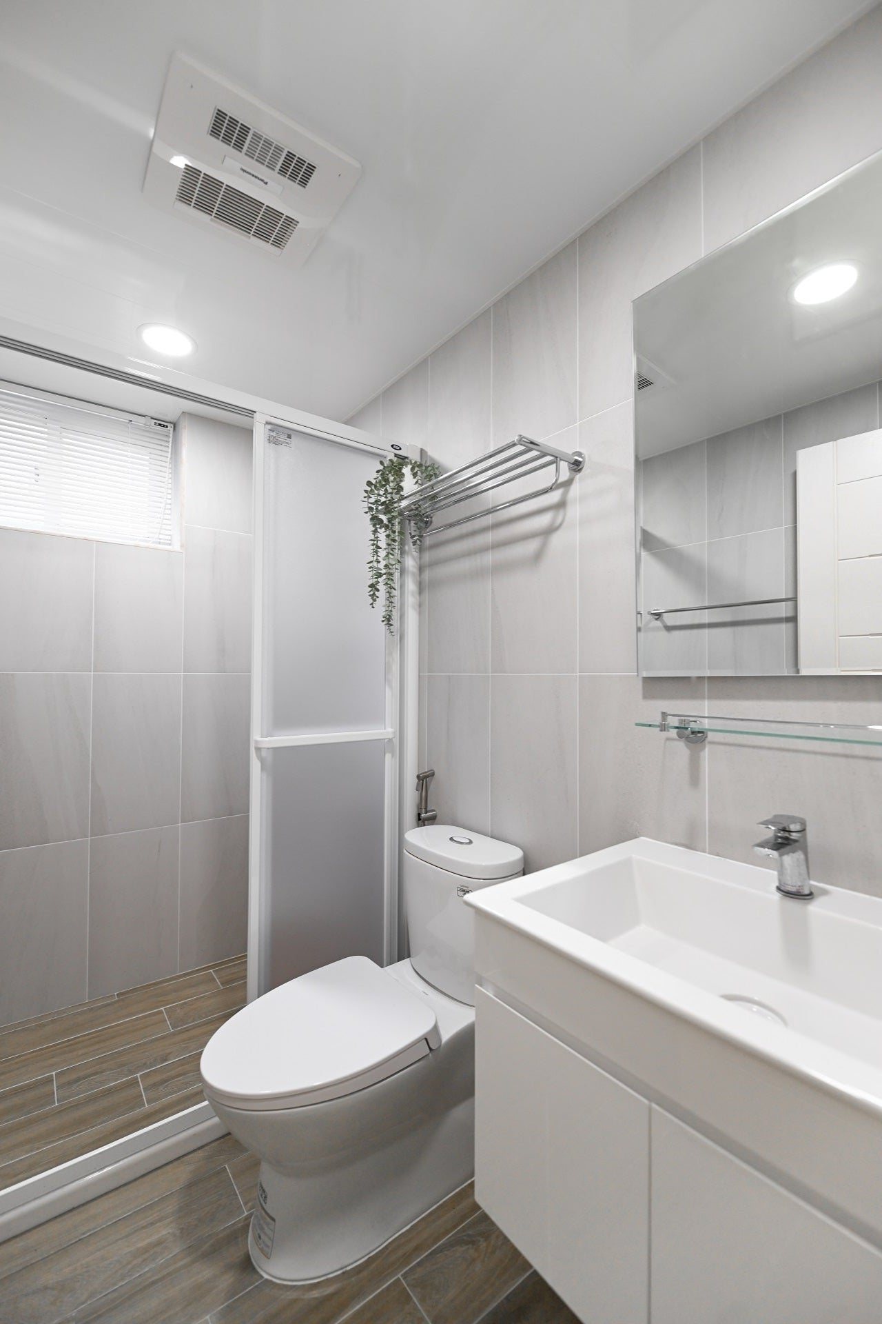 2-Bedroom Home with Beautiful Sunlights (DN33A)