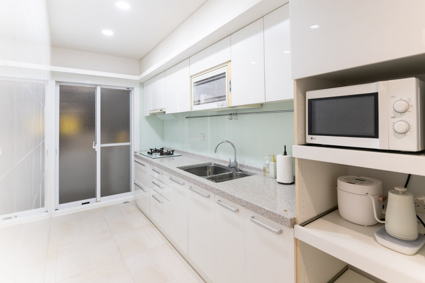 Cozy 2-Bedroom Home (RA10)