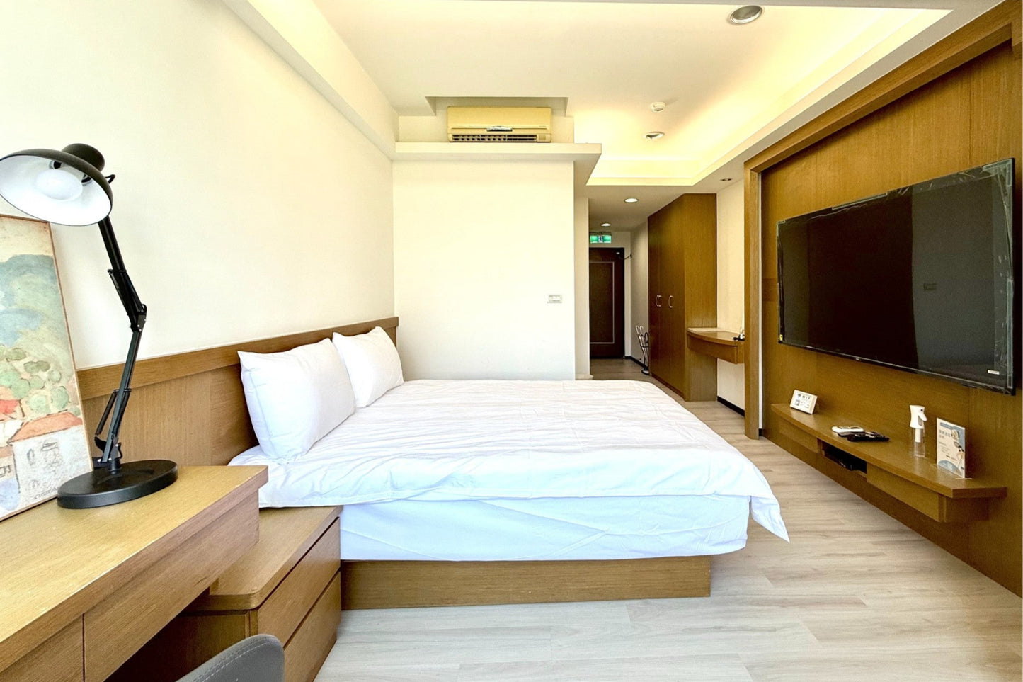 Relaxing Studio with Private Bathroom (CC4-3)