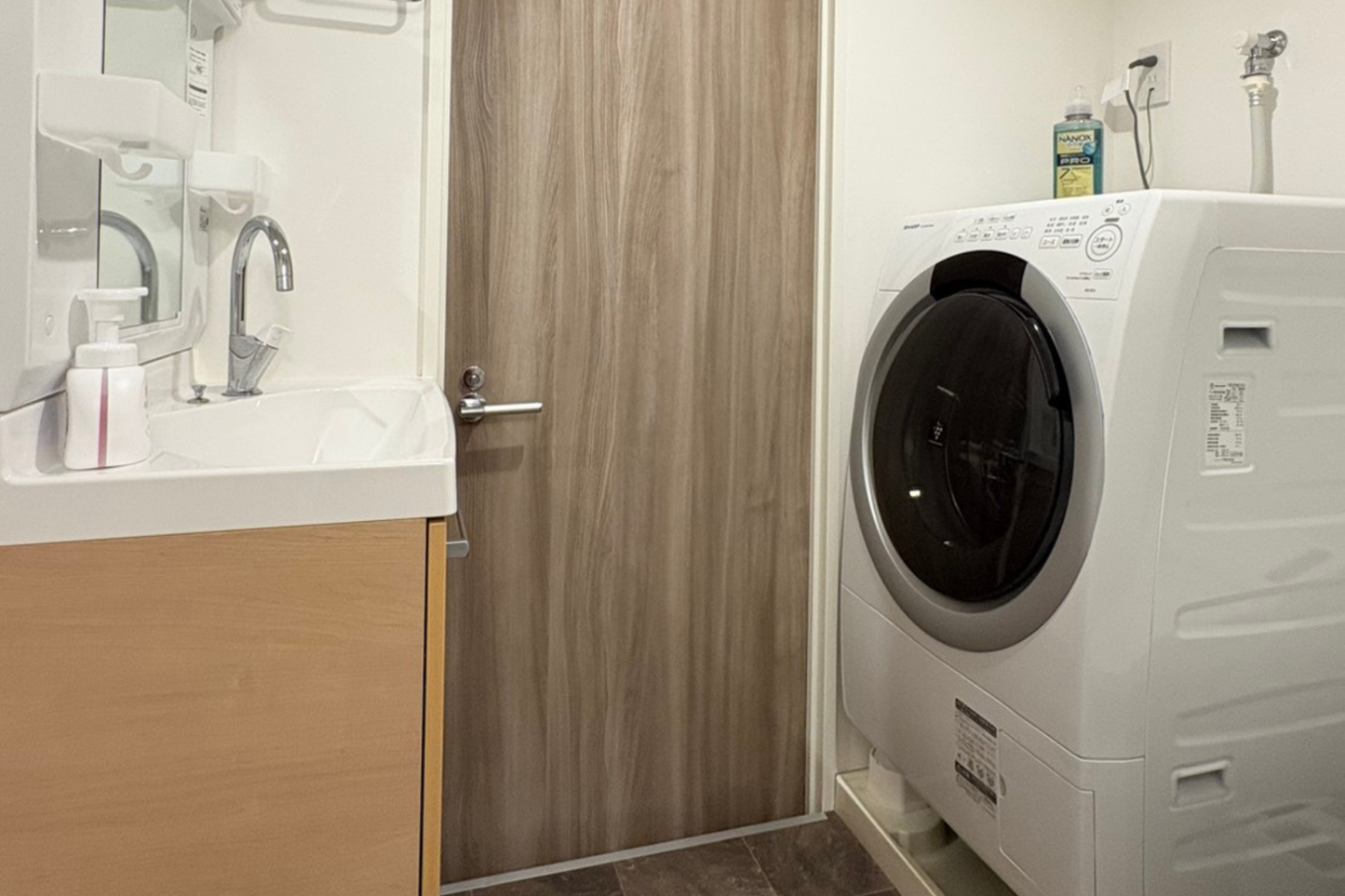 Modern 1LDK Studio Near Shinjuku Central Park (NS202)