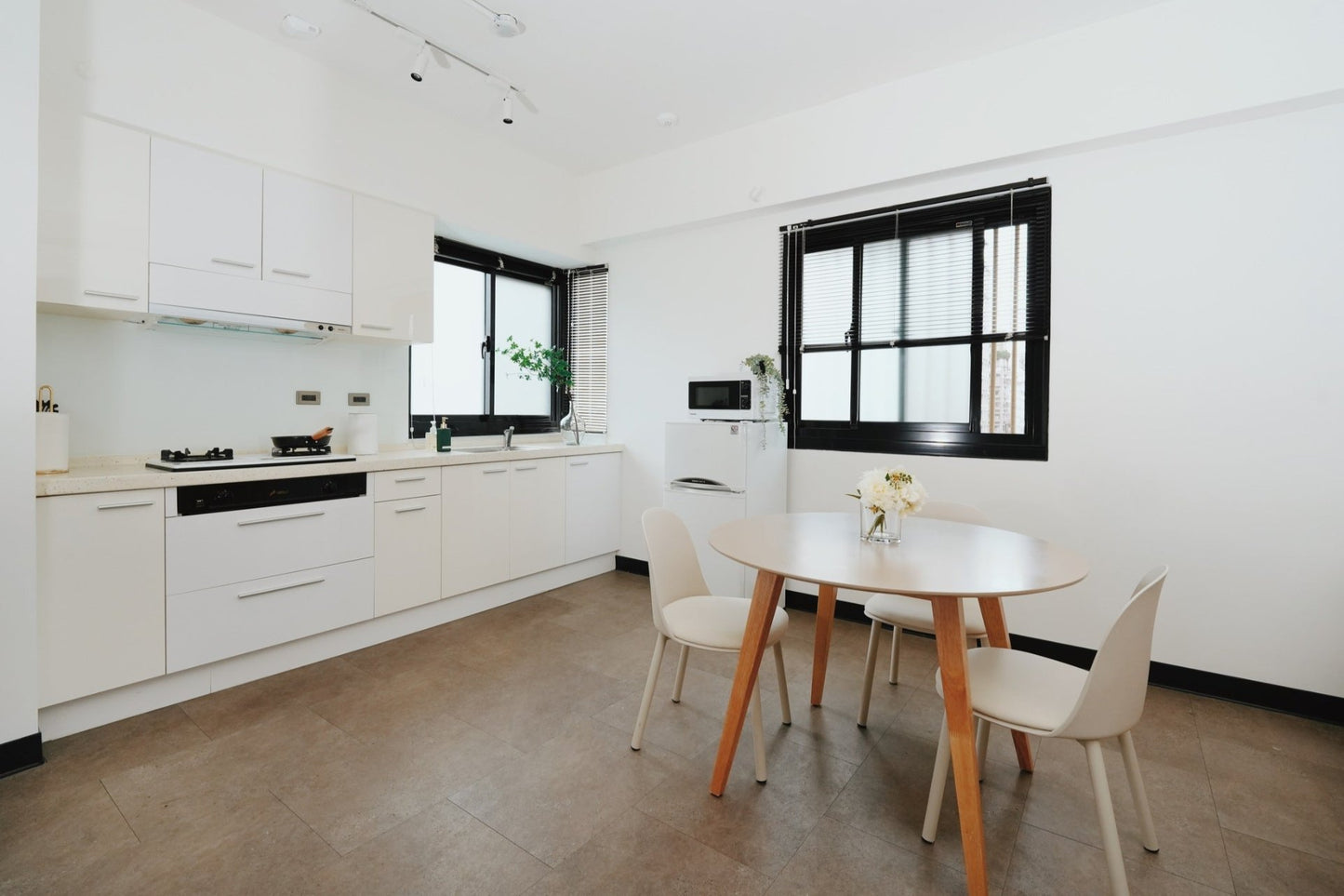 Fully-equipped kitchen for serviced apartment in Taipei Taiwan, ideal for long-term stays - Kolette Home