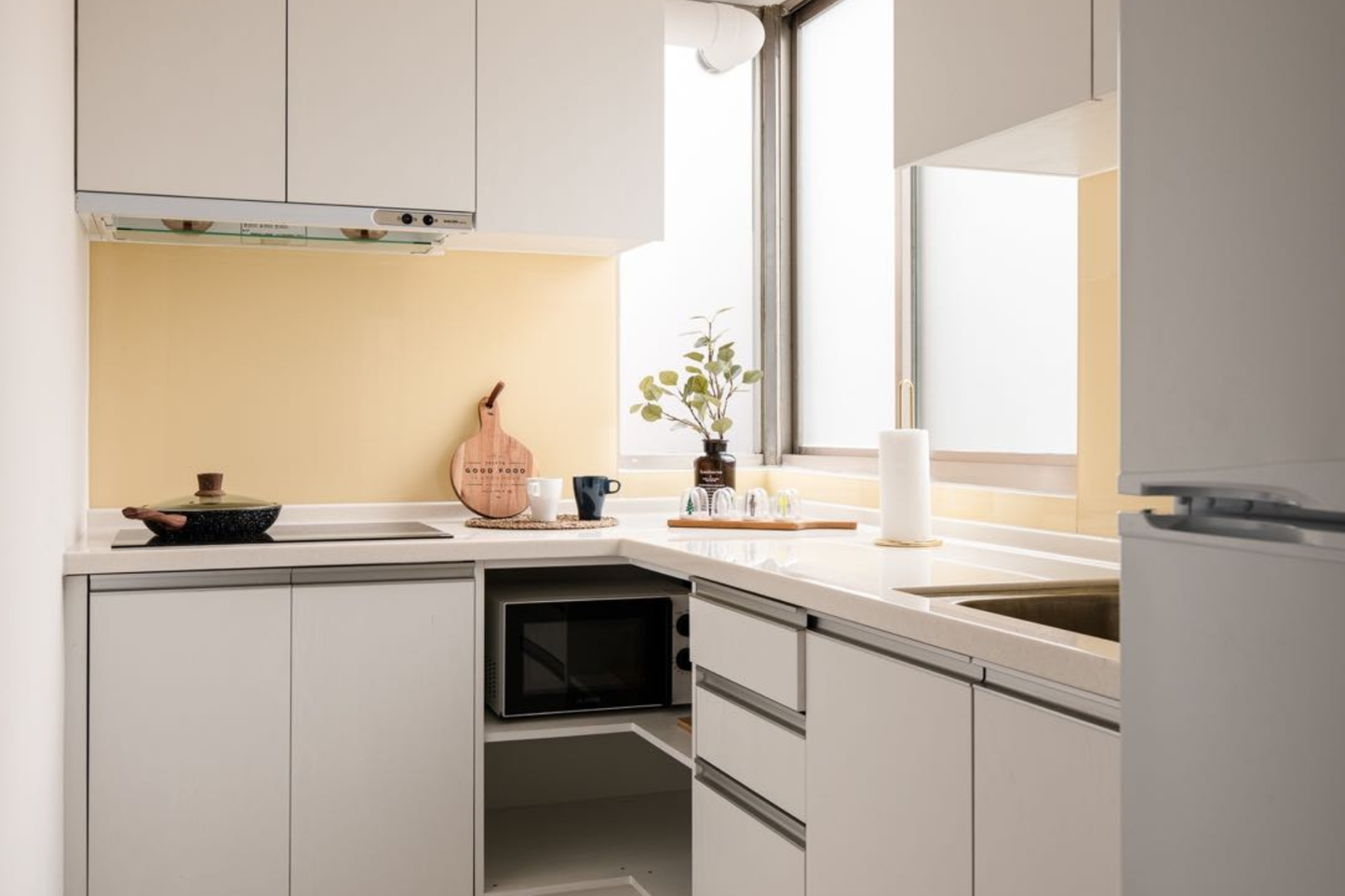 Fully-equipped kitchen for serviced apartment in Taipei Taiwan, ideal for long-term stays - Kolette Home