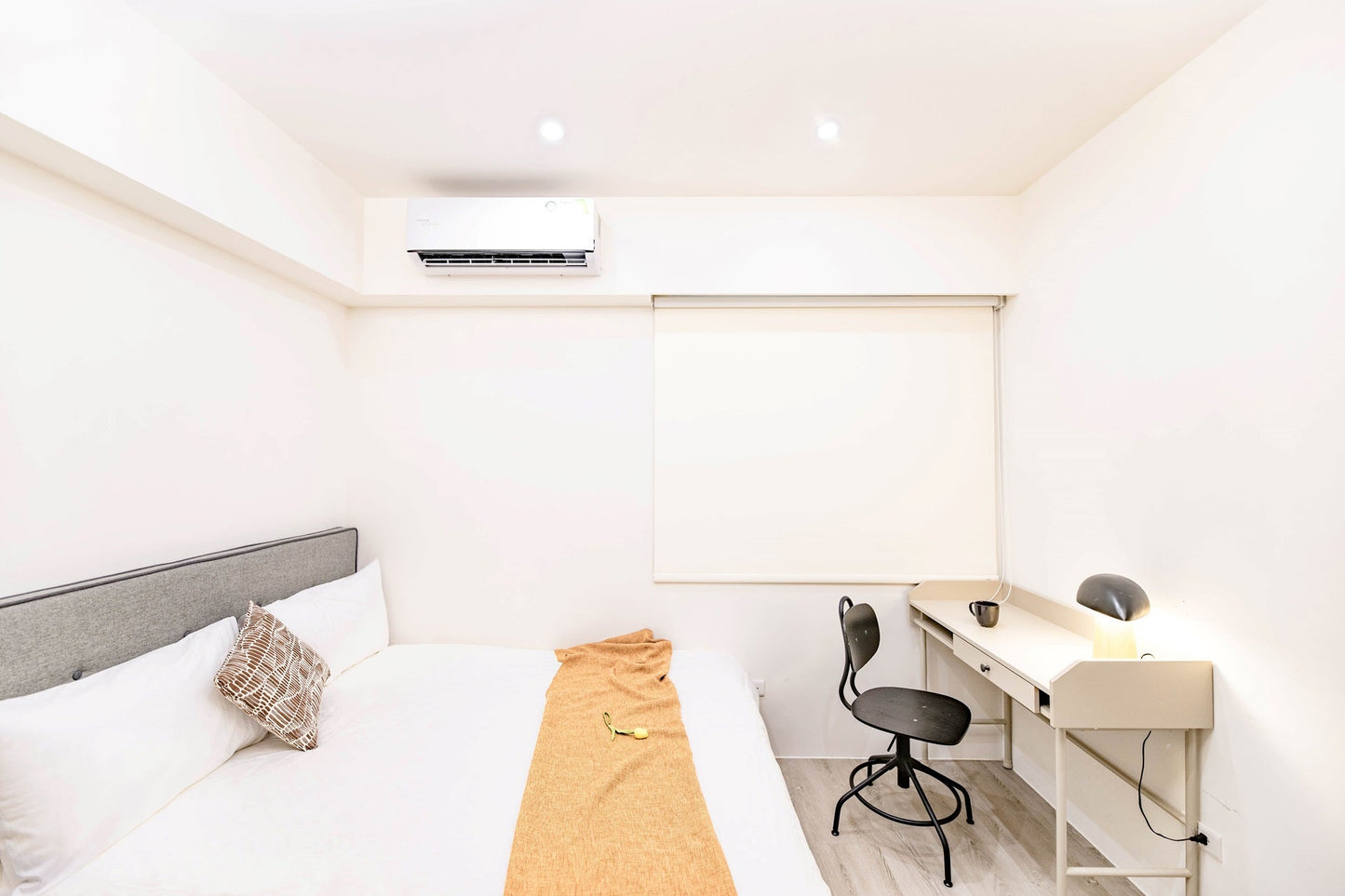 Dedicated workspace for digital nomads in Taipei Taiwan short-term apartment with high-speed Wi-Fi - Kolette Home