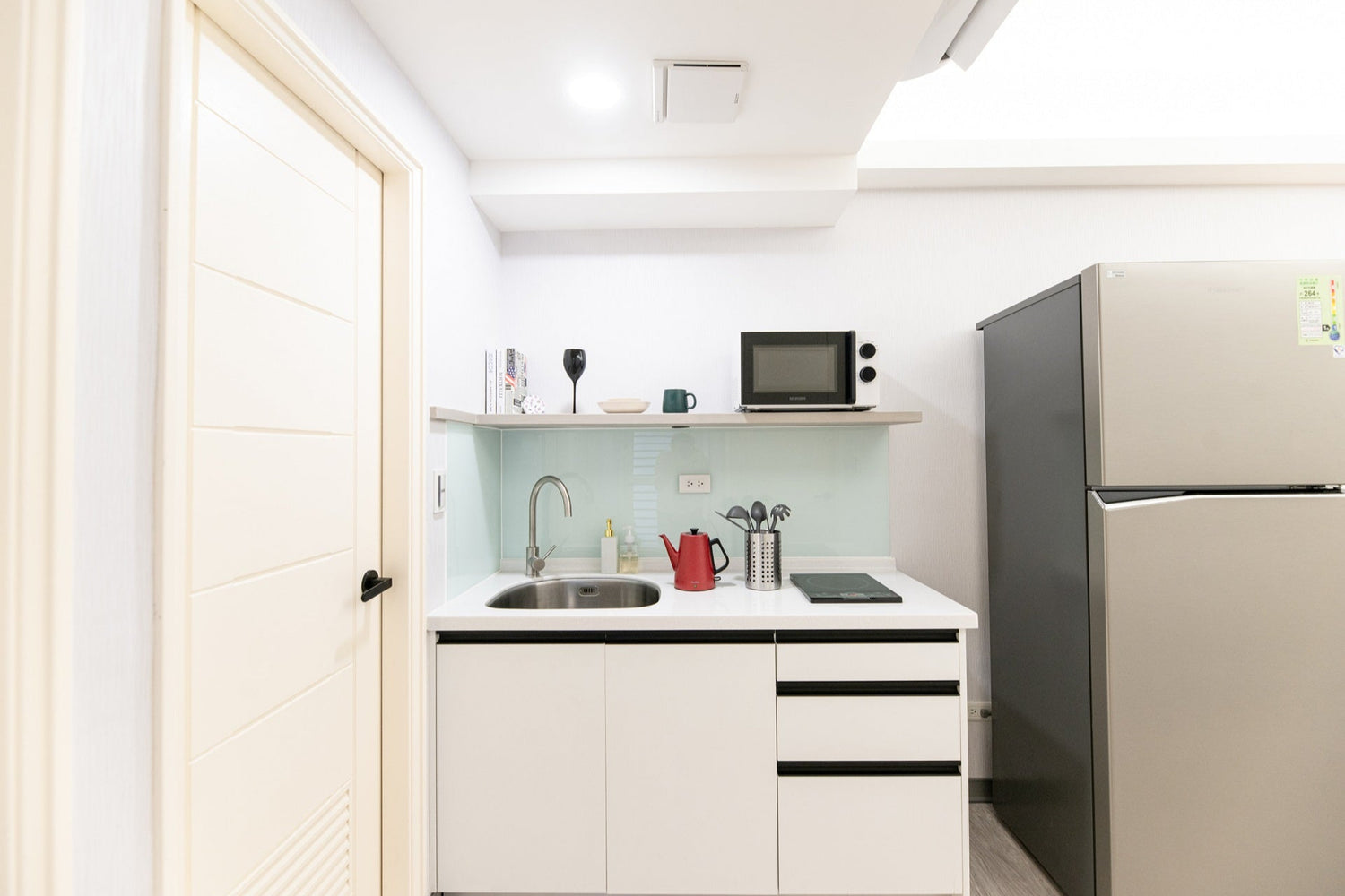 Fully-equipped kitchen for serviced apartment in Taipei Taiwan, ideal for long-term stays - Kolette Home