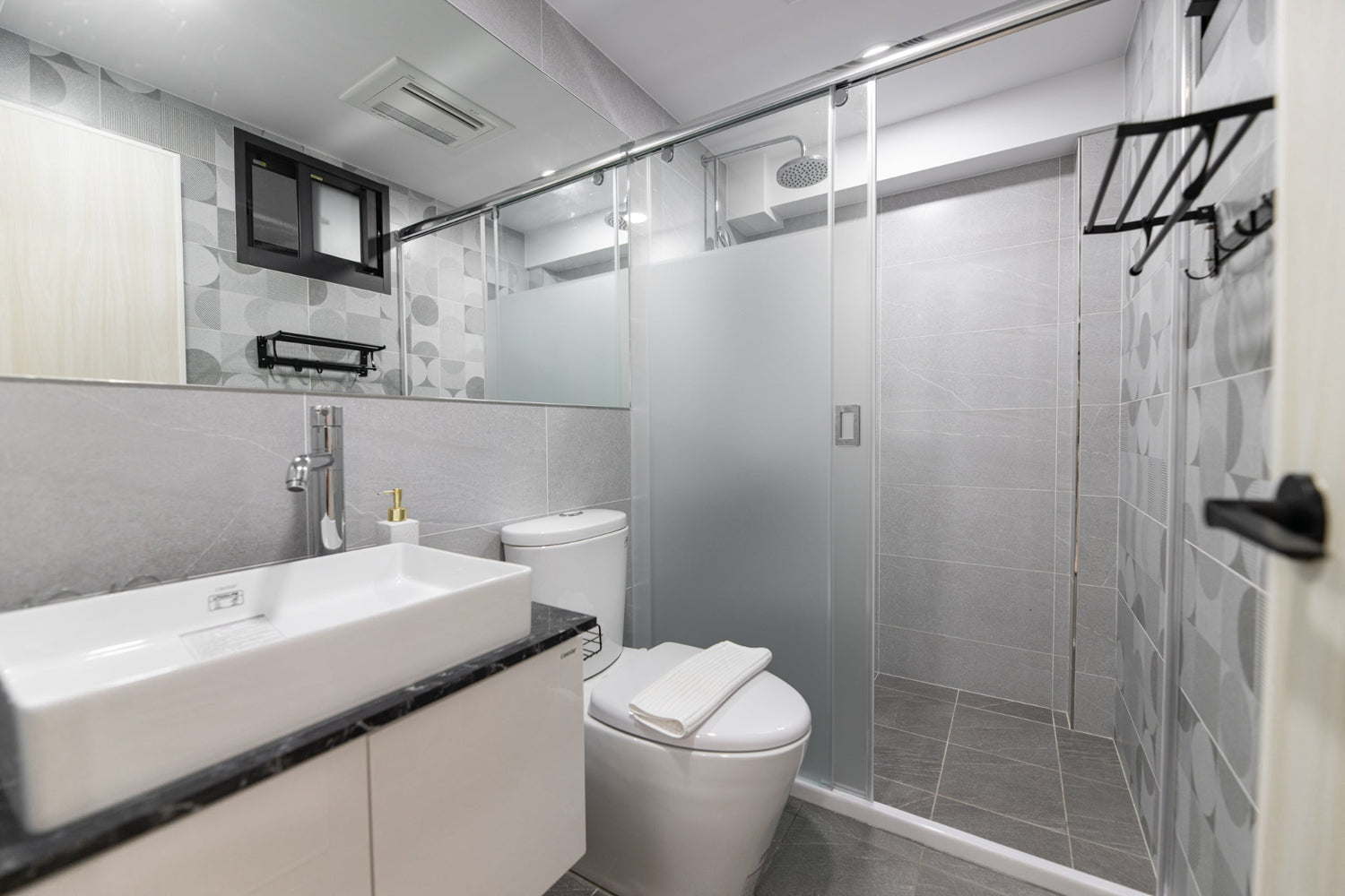 Clean hotel-grade bathroom in Taipei Taiwan short-term rental with shower - Kolette Home
