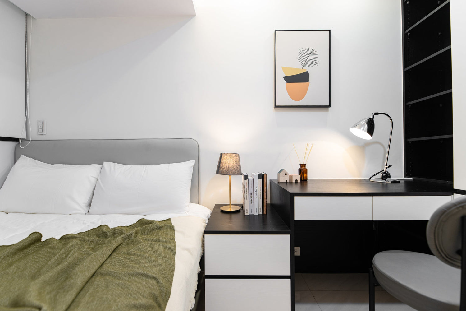 Dedicated workspace for digital nomads in Taipei Taiwan short-term apartment with high-speed Wi-Fi - Kolette Home