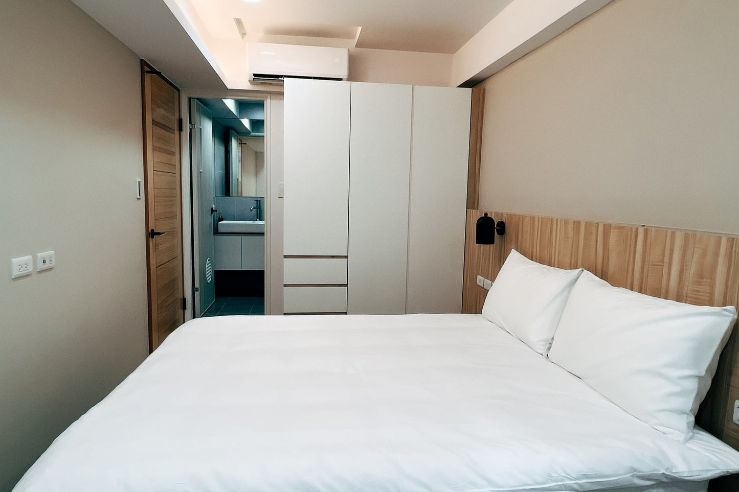 Cozy bedroom in Taipei Taiwan monthly apartment with premium bedding and quiet atmosphere - Kolette Home