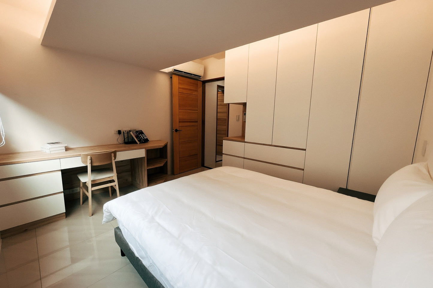 Dedicated workspace for digital nomads in Taipei Taiwan short-term apartment with high-speed Wi-Fi - Kolette Home