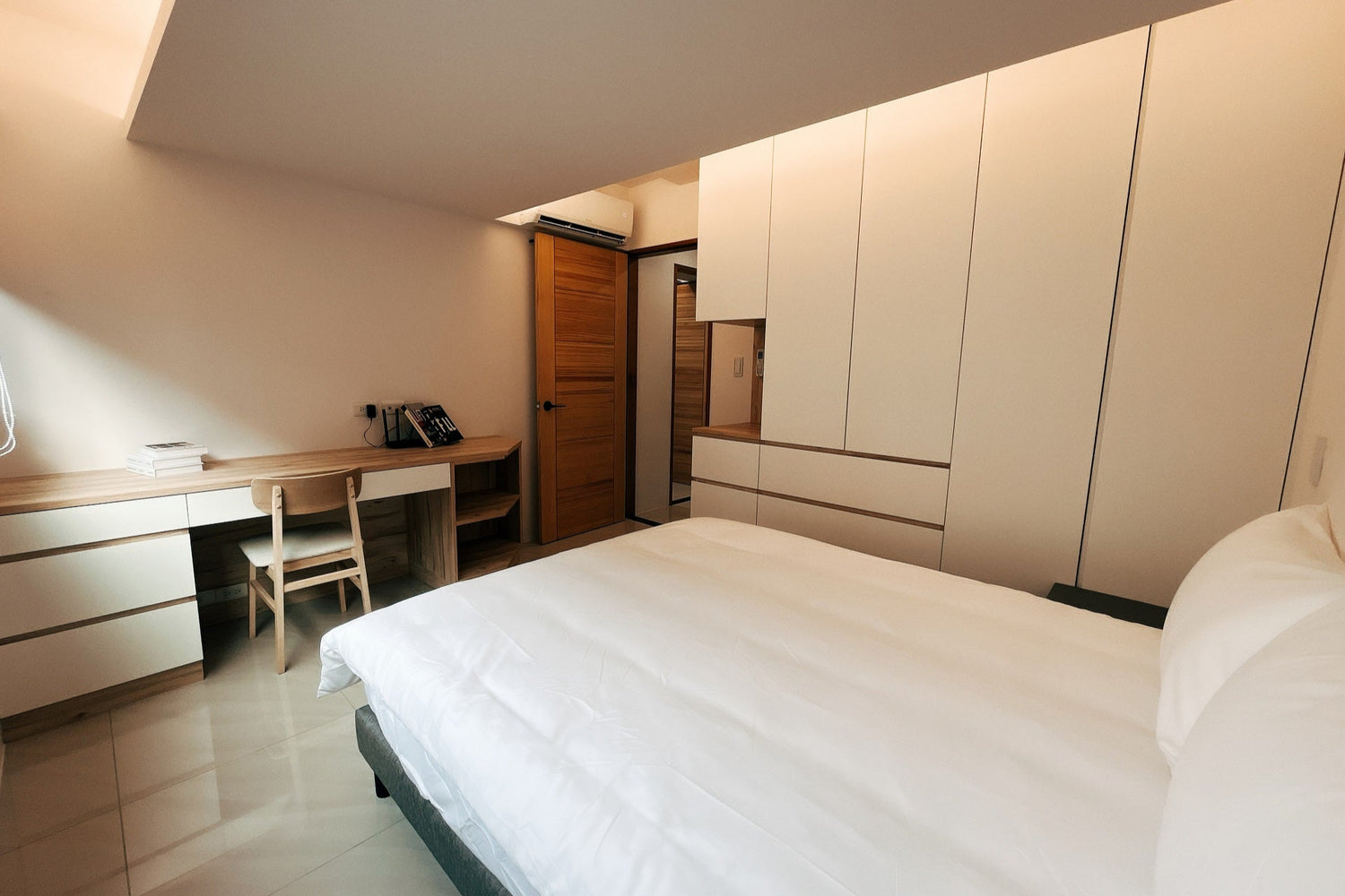 Dedicated workspace for digital nomads in Taipei Taiwan short-term apartment with high-speed Wi-Fi - Kolette Home