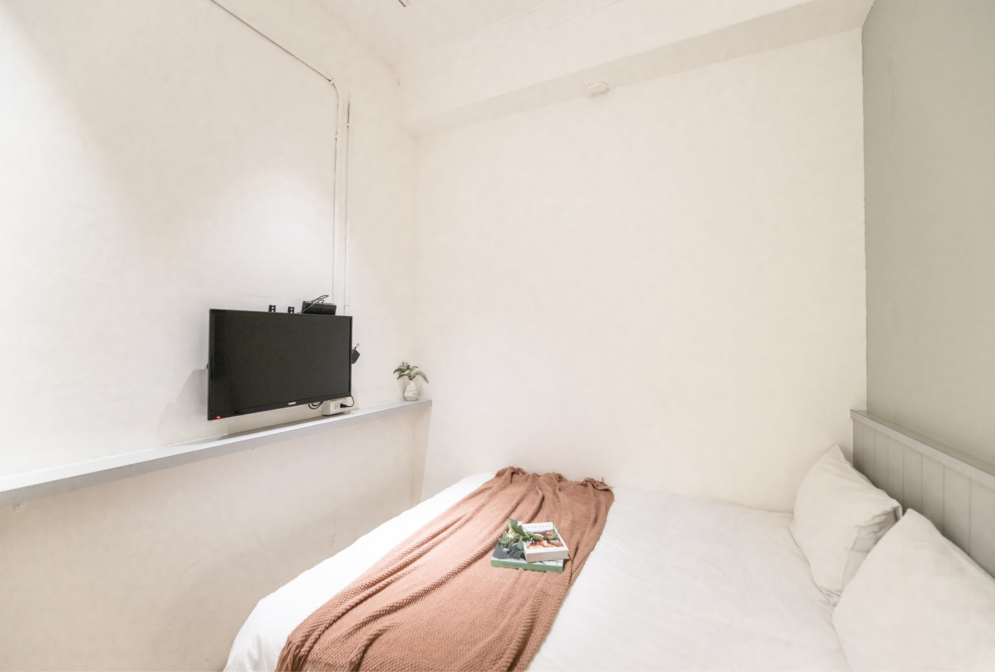Modern living room in Taipei Taiwan short-term apartment with foreigners friendly - Kolette Home