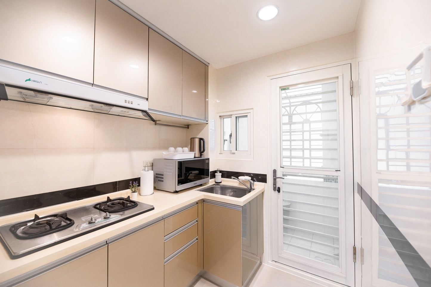 Fully-equipped kitchen for serviced apartment in Taipei Taiwan, ideal for long-term stays - Kolette Home