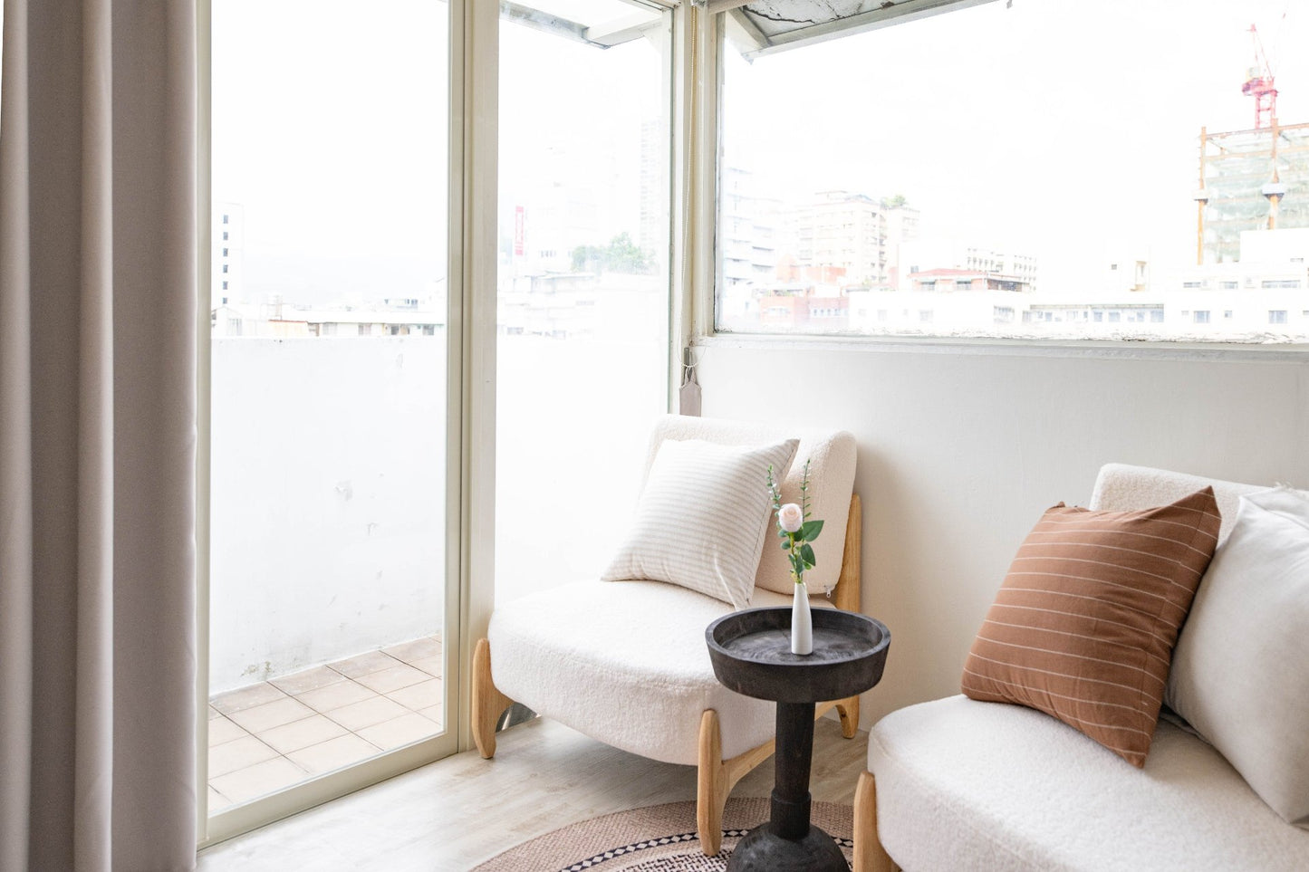 Dedicated workspace for digital nomads in Taipei Taiwan short-term apartment with high-speed Wi-Fi - Kolette Home