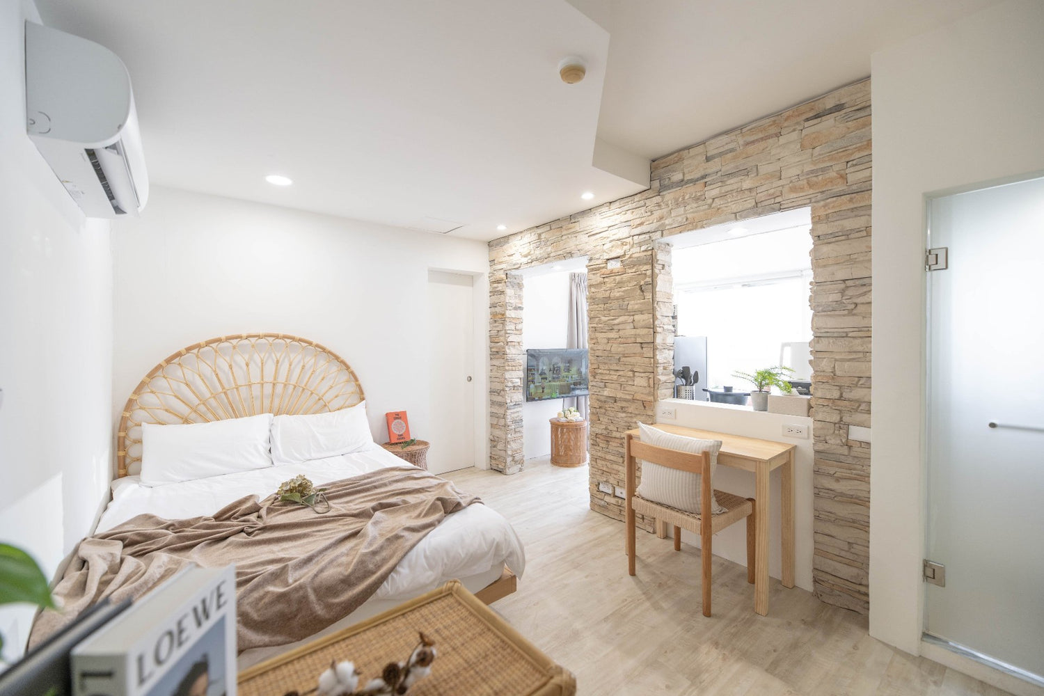 Dedicated workspace for digital nomads in Taipei Taiwan short-term apartment with high-speed Wi-Fi - Kolette Home