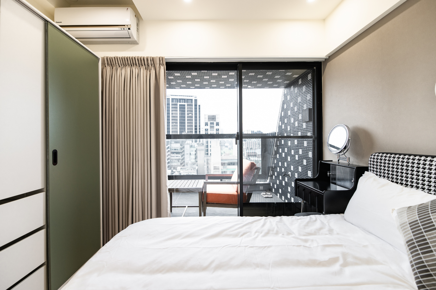 Cozy bedroom in Taipei Taiwan monthly apartment with premium bedding and quiet atmosphere - Kolette Home