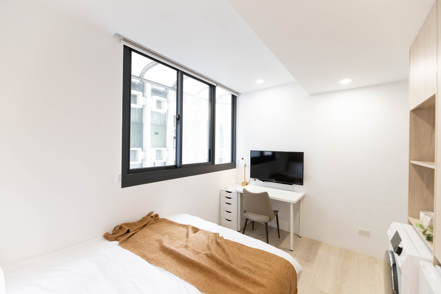 Dedicated workspace for digital nomads in Taipei Taiwan short-term apartment with high-speed Wi-Fi - Kolette Home