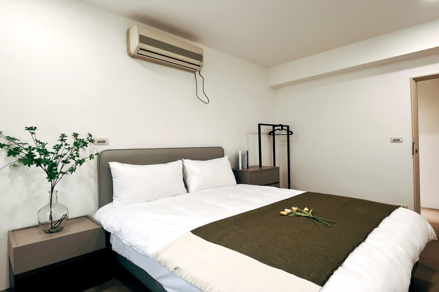 Cozy bedroom in Taipei Taiwan monthly apartment with premium bedding and quiet atmosphere - Kolette Home