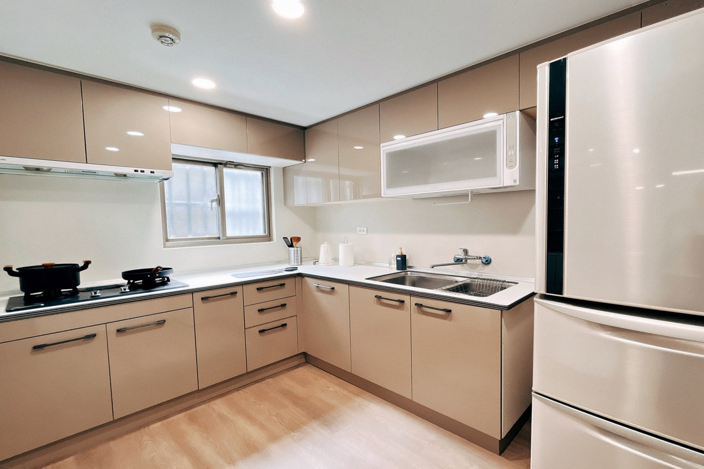Fully-equipped kitchen for serviced apartment in Taipei Taiwan, ideal for long-term stays - Kolette Home