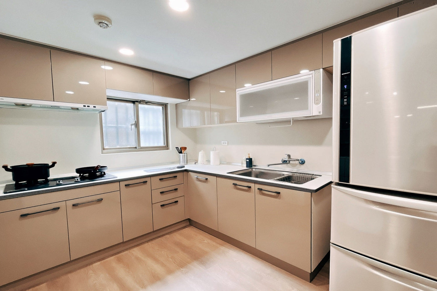 Fully-equipped kitchen for serviced apartment in Taipei Taiwan, ideal for long-term stays - Kolette Home