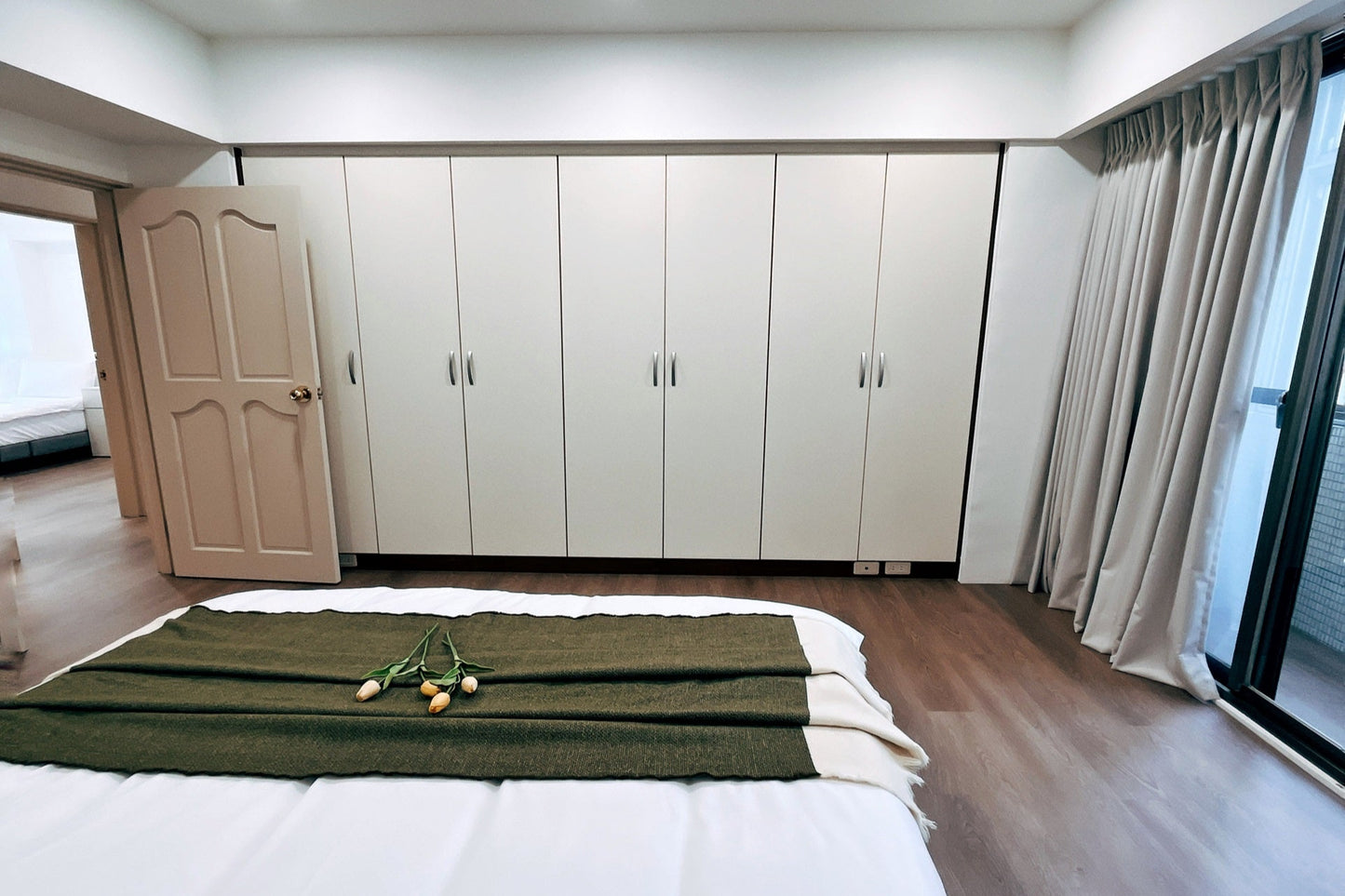 Clean hotel-grade bathroom in Taipei Taiwan short-term rental with shower - Kolette Home

