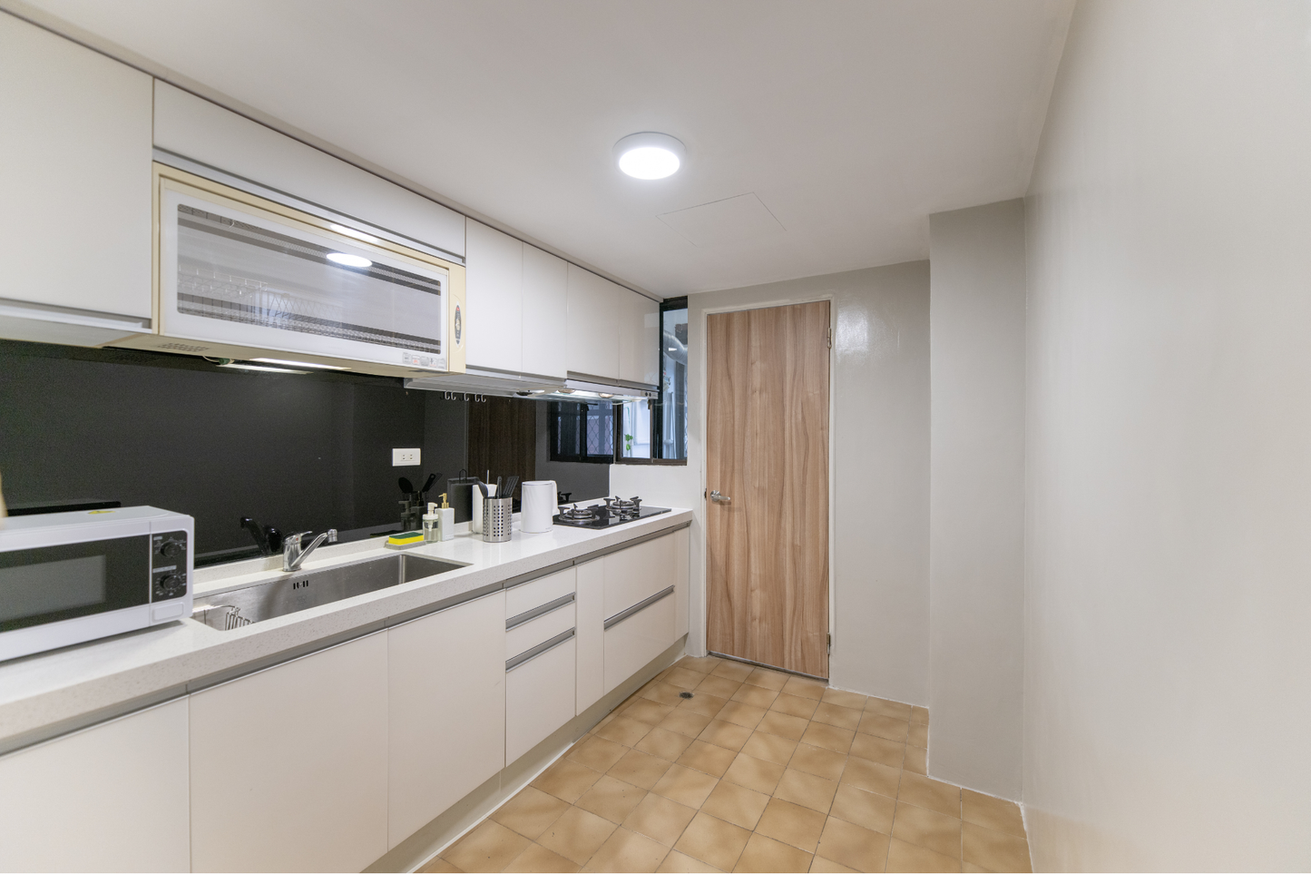 Fully-equipped kitchen for serviced apartment in Taipei Taiwan, ideal for long-term stays - Kolette Home

