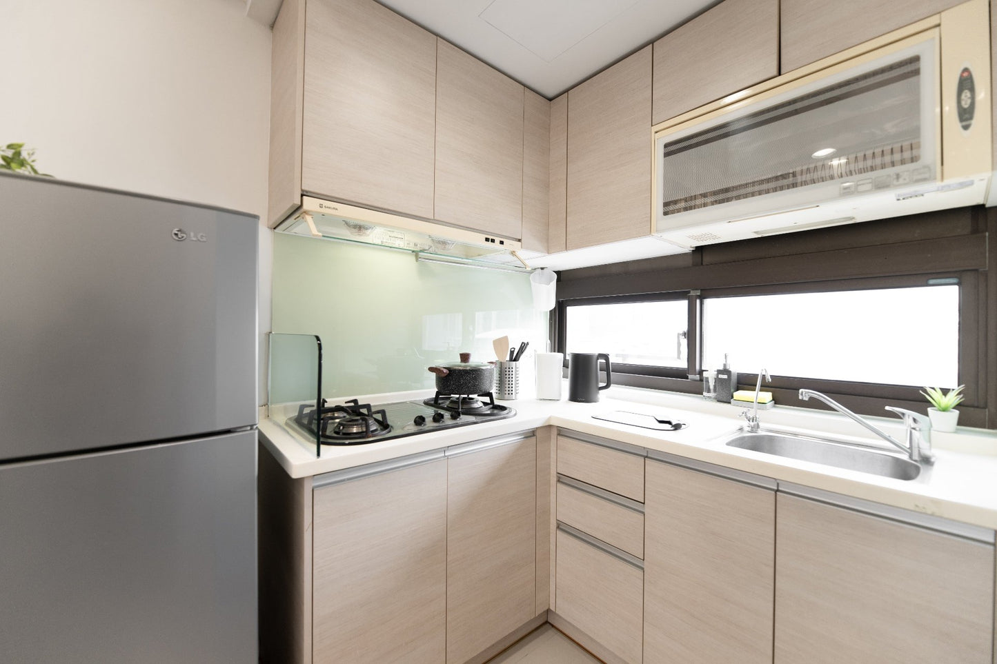 Fully-equipped kitchen for serviced apartment in Taipei Taiwan, ideal for long-term stays - Kolette Home