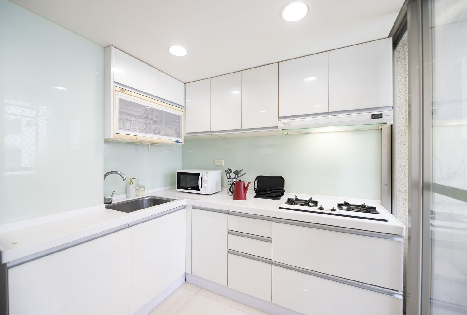 Fully-equipped kitchen for serviced apartment in Taipei Taiwan, ideal for long-term stays - Kolette Home