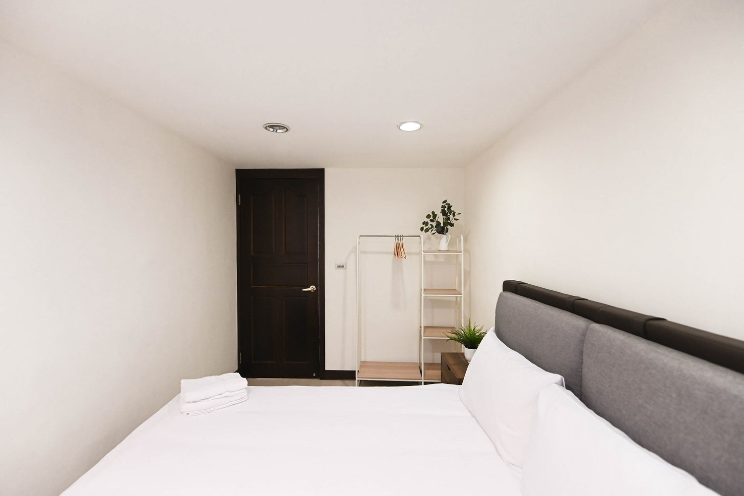 Cozy bedroom in Taipei Taiwan monthly apartment with premium bedding and quiet atmosphere - Kolette Home