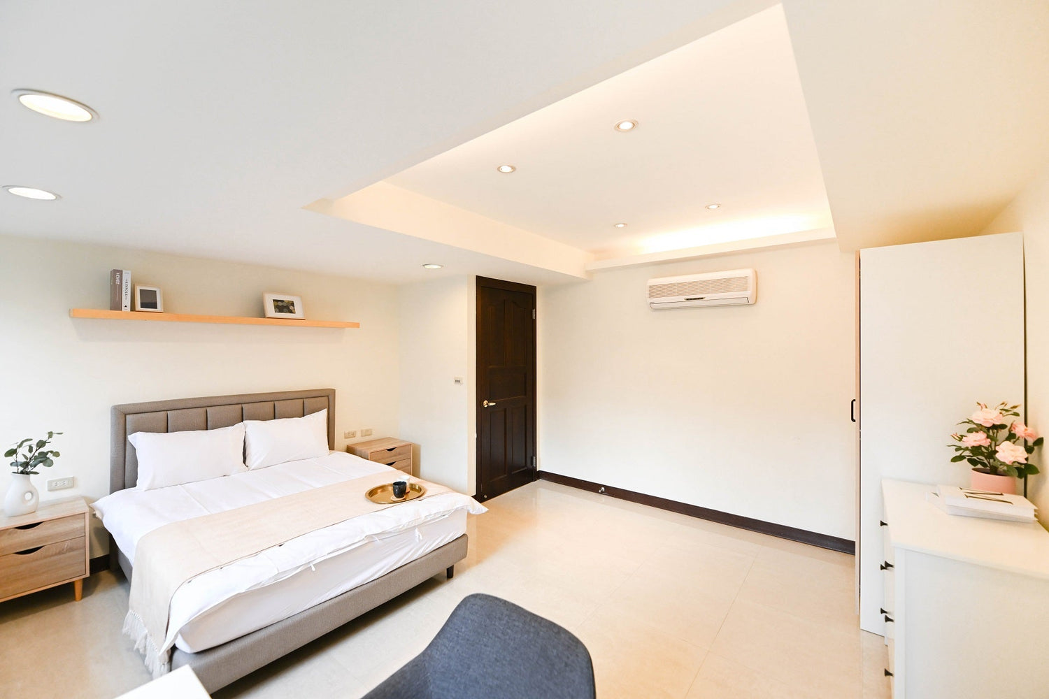Cozy bedroom in Taipei Taiwan monthly apartment with premium bedding and quiet atmosphere - Kolette Home