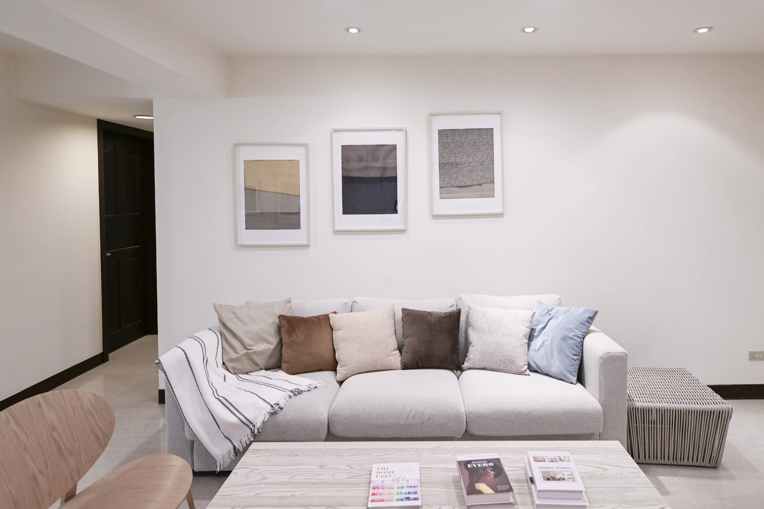 Modern living room in Taipei Taiwan short-term apartment with foreigners friendly - Kolette Home