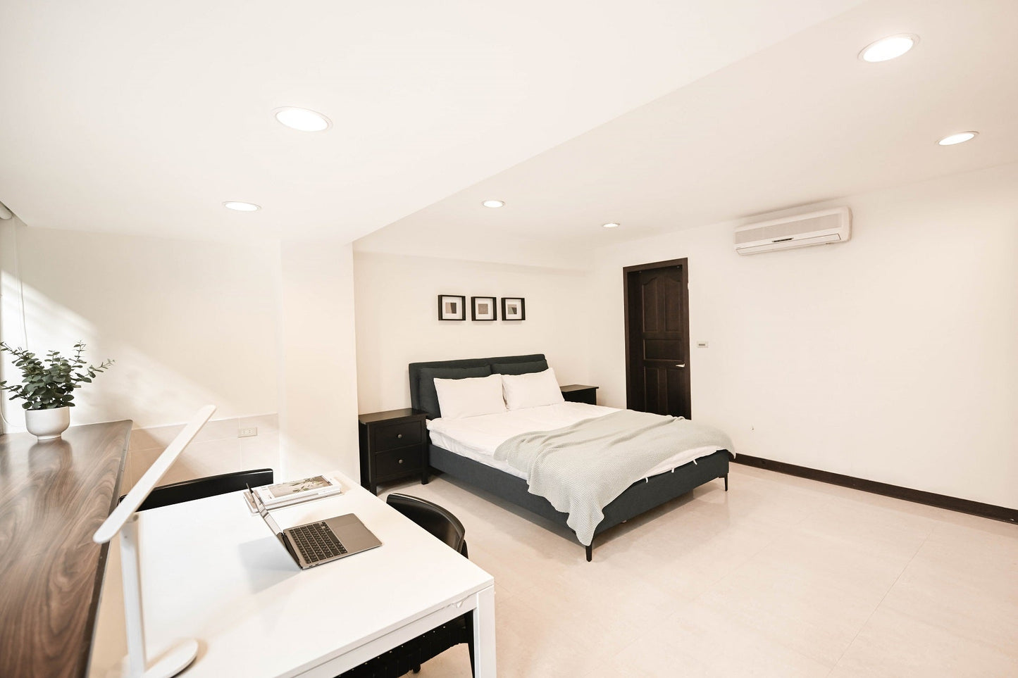 Dedicated workspace for digital nomads in Taipei Taiwan short-term apartment with high-speed Wi-Fi - Kolette Home