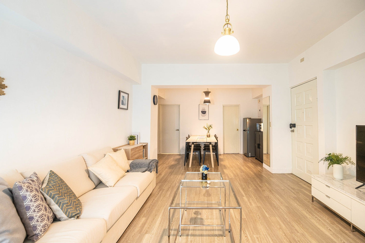 Modern living room in Taipei Taiwan short-term apartment with foreigners friendly - Kolette Home