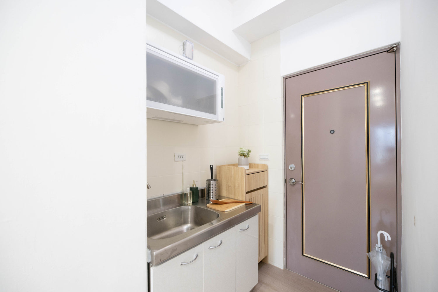 smart kitchen for serviced apartment in Taipei Taiwan, ideal for long-term stays - Kolette Home