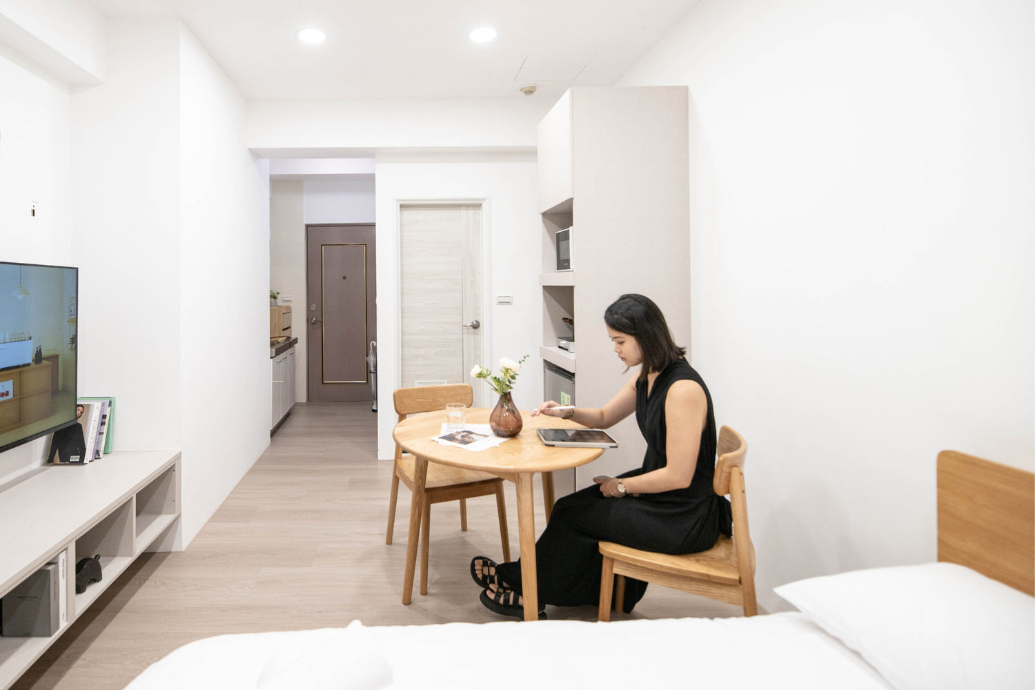 Dedicated workspace for digital nomads in Taipei Taiwan short-term apartment with high-speed Wi-Fi - Kolette Home