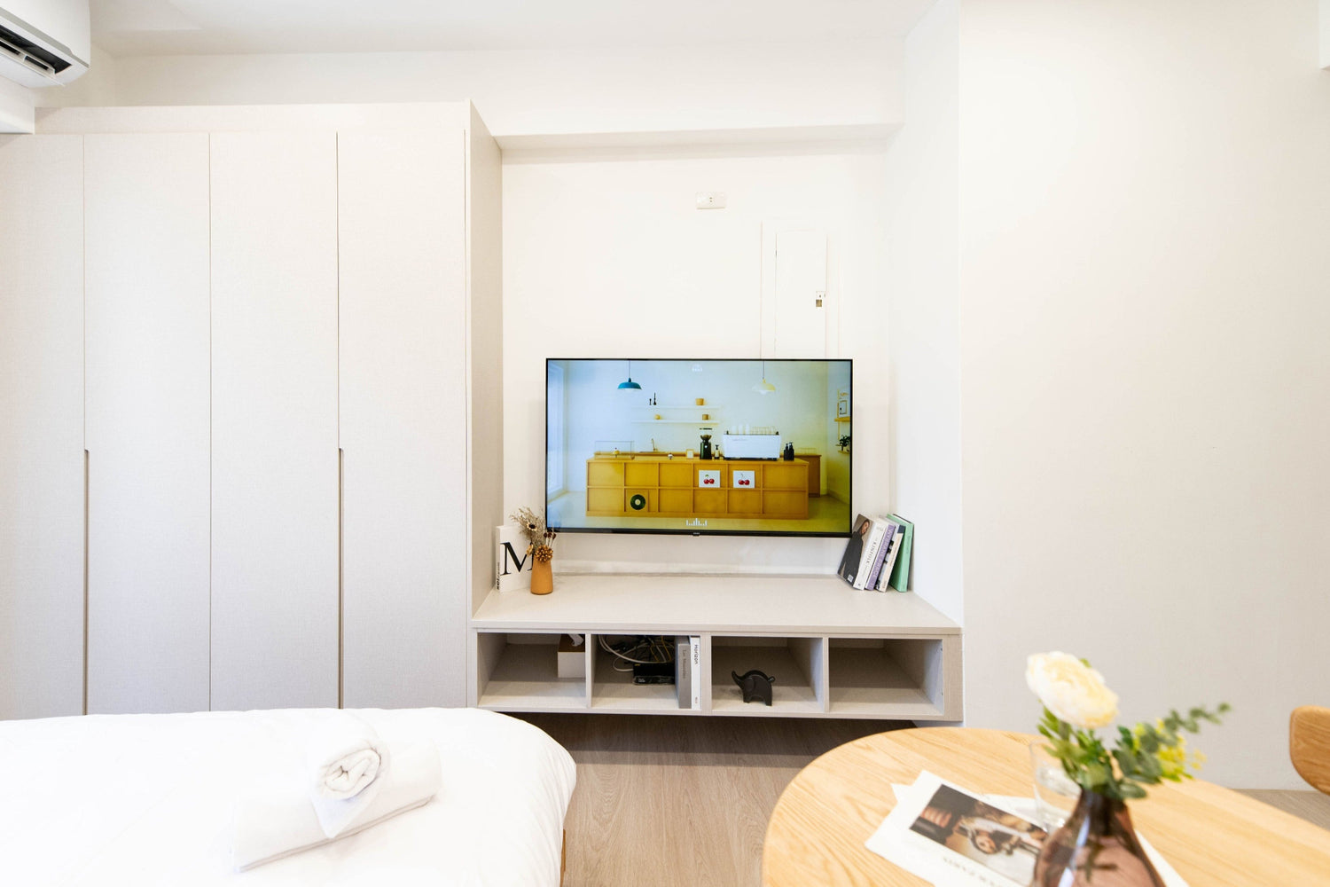 Cozy bedroom in Taipei Taiwan monthly apartment with premium bedding and quiet atmosphere with smart tv - Kolette Home