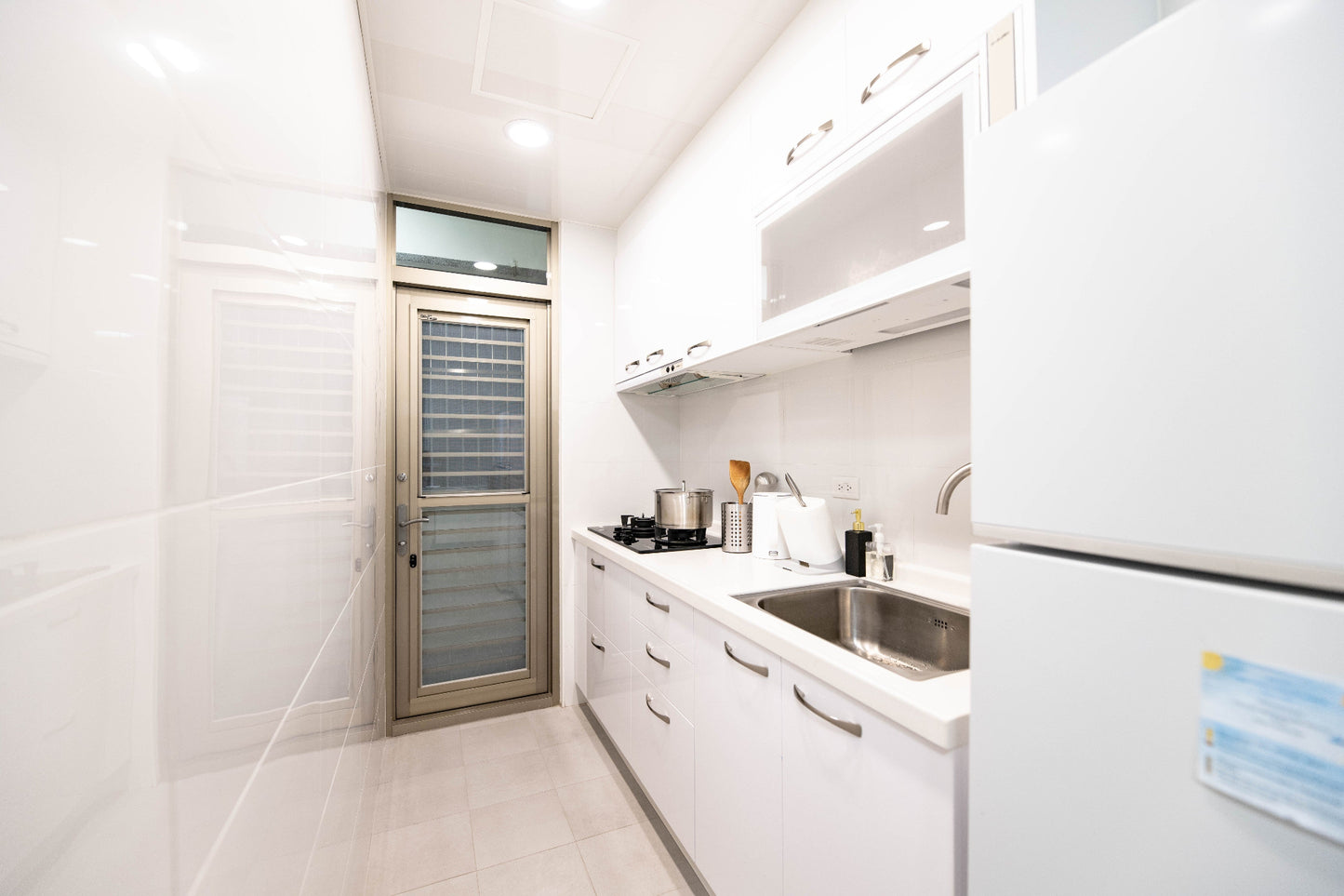 Fully-equipped kitchen for serviced apartment in Taipei Taiwan, ideal for long-term stays - Kolette Home