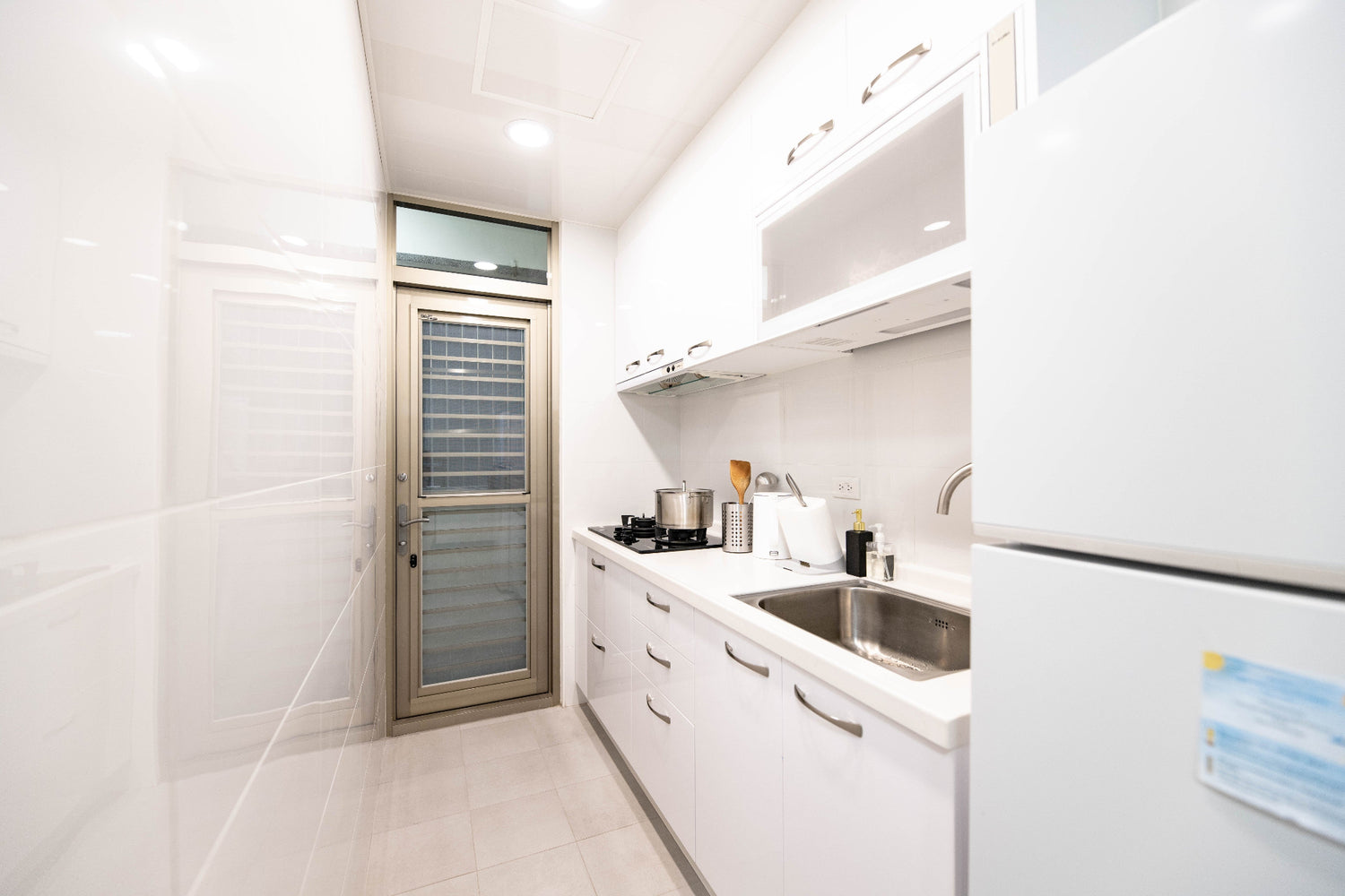 Fully-equipped kitchen for serviced apartment in Taipei Taiwan, ideal for long-term stays - Kolette Home