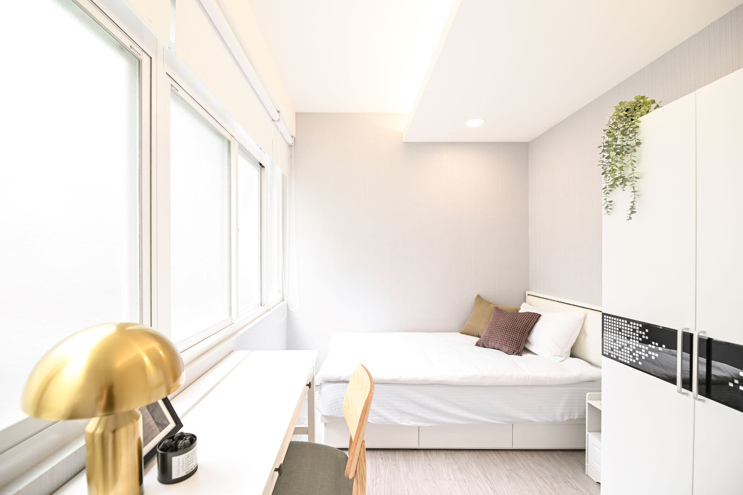 Dedicated workspace for digital nomads in Taipei Taiwan short-term apartment with high-speed Wi-Fi - Kolette Home