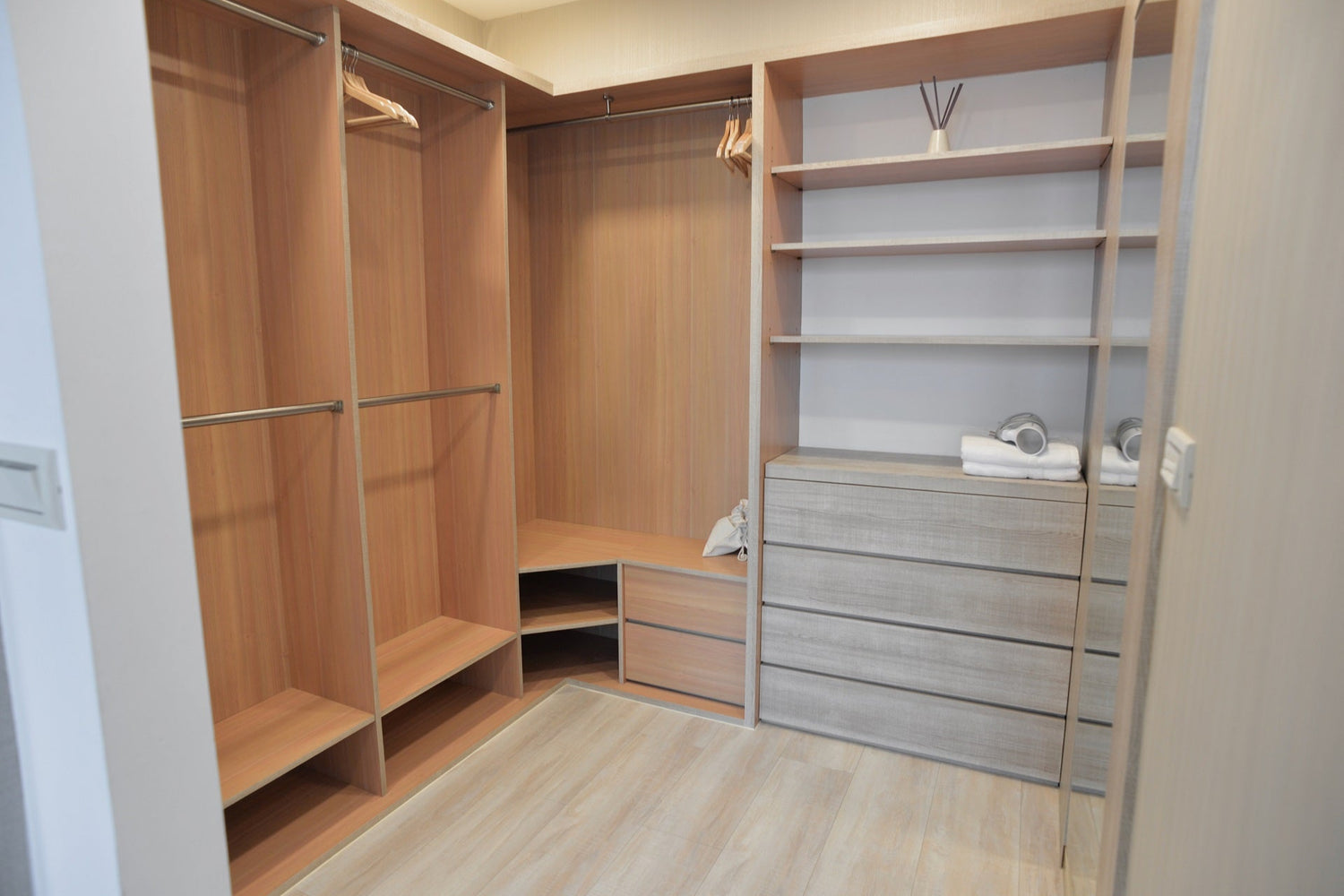Modern walk in CLOEST room in Taipei Taiwan short-term apartment with foreigners friendly - Kolette Home